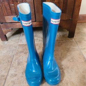 Hunter rain boots kids.